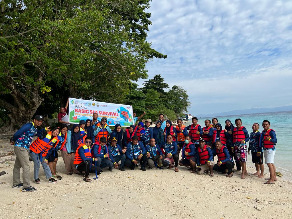PELATIHAN BASIC SEA SURVIVAL Bagi pegawai Kantor Kesehatan Pelabuhan Kelas II Ambon